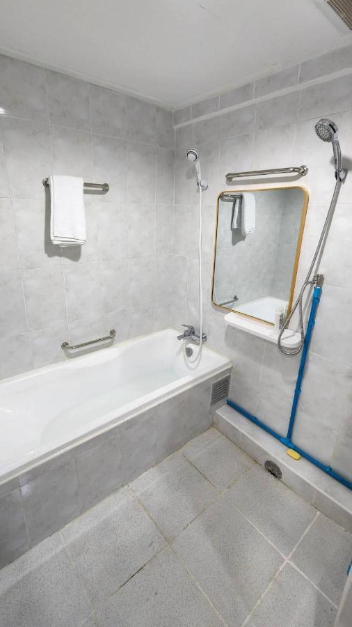 Apartment A4 Dindaeng Bangkok Esterno foto