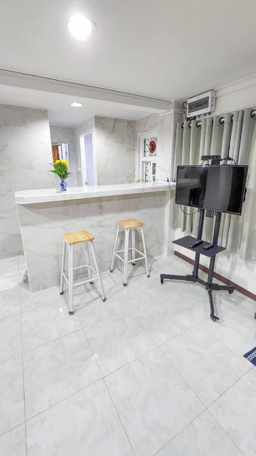 Apartment A4 Dindaeng Bangkok Esterno foto