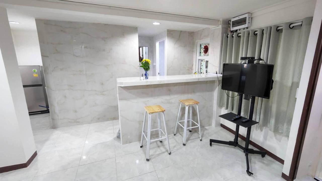 Apartment A4 Dindaeng Bangkok Esterno foto