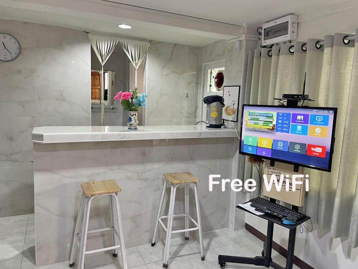 Apartment A4 Dindaeng Bangkok Esterno foto